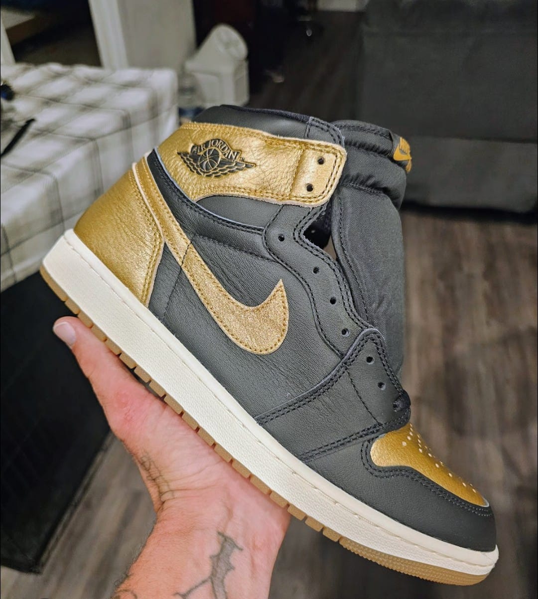 AIR JORDAN 1 HIGH OG, BLACK AND GOLD