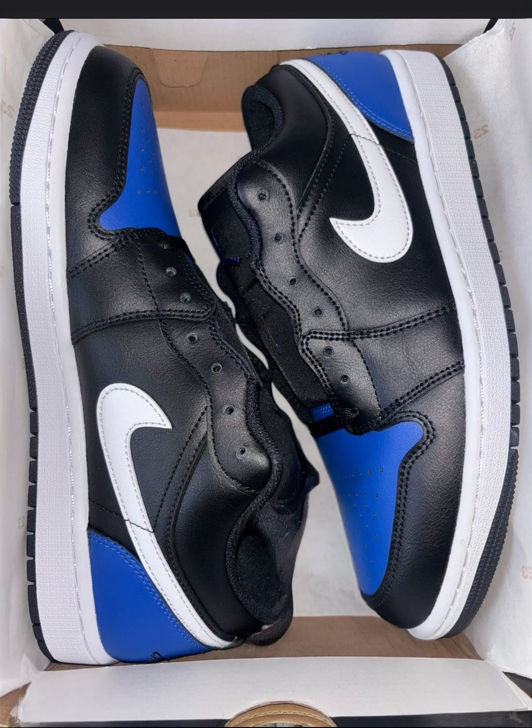 NIKE MEN AIR JORDAN 1 LOW CASUAL SNEAKERS