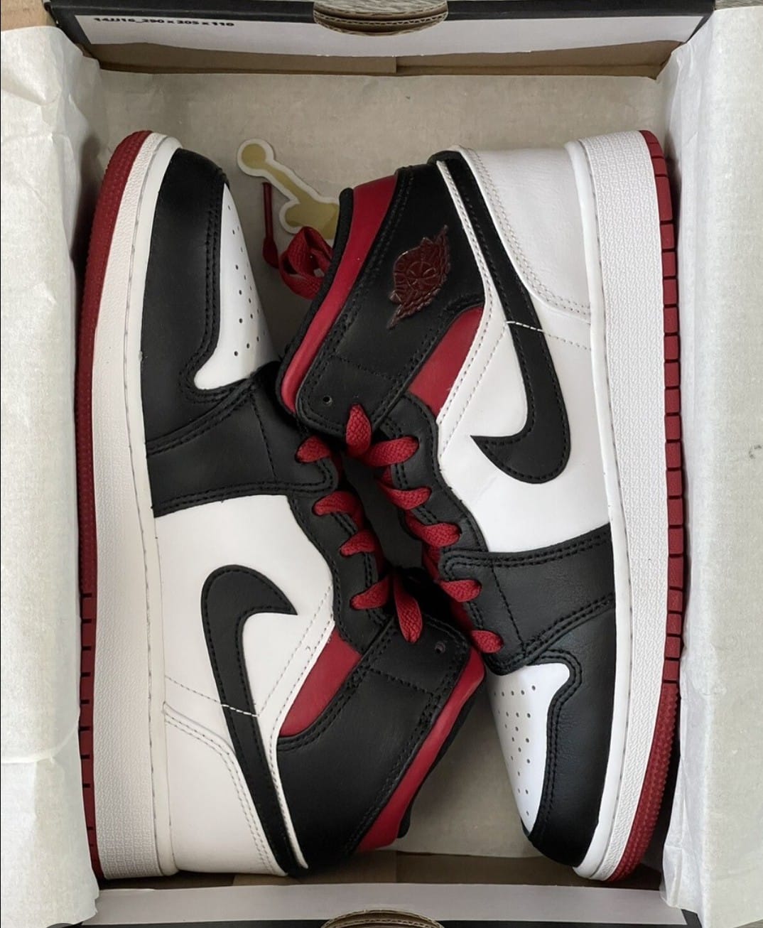Air Jordan 1 Mid "Gym Red/Black toe"